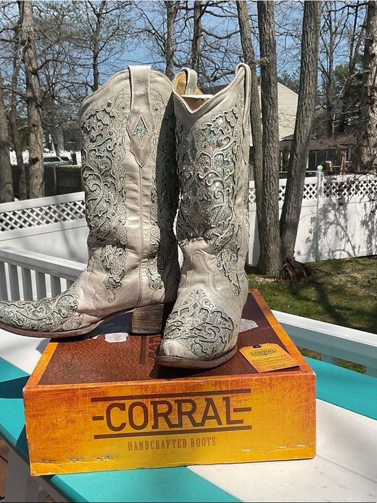 Corral Boots Shoes - Corral Women's Embroidered Cream Heeled Cowboy Boots